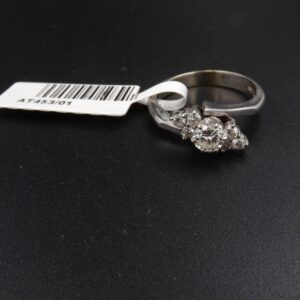 Anello triangolo brill